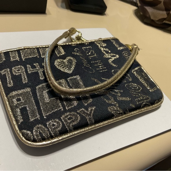 Coach Black and Gold Wristlet: Please note the callout on the wristlet handle.